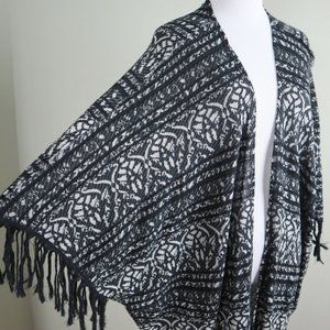FREE PEOPLE Festival Boho kimono Duster Black Gray Open Front Fringe Trim sz M/L